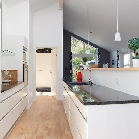Three-bedroom Holiday In Casa vacanze *